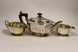 A George V silver three piece tea set, Docker & Burn Ltd, Birmingham, 1929, gross weight 32.1oz.