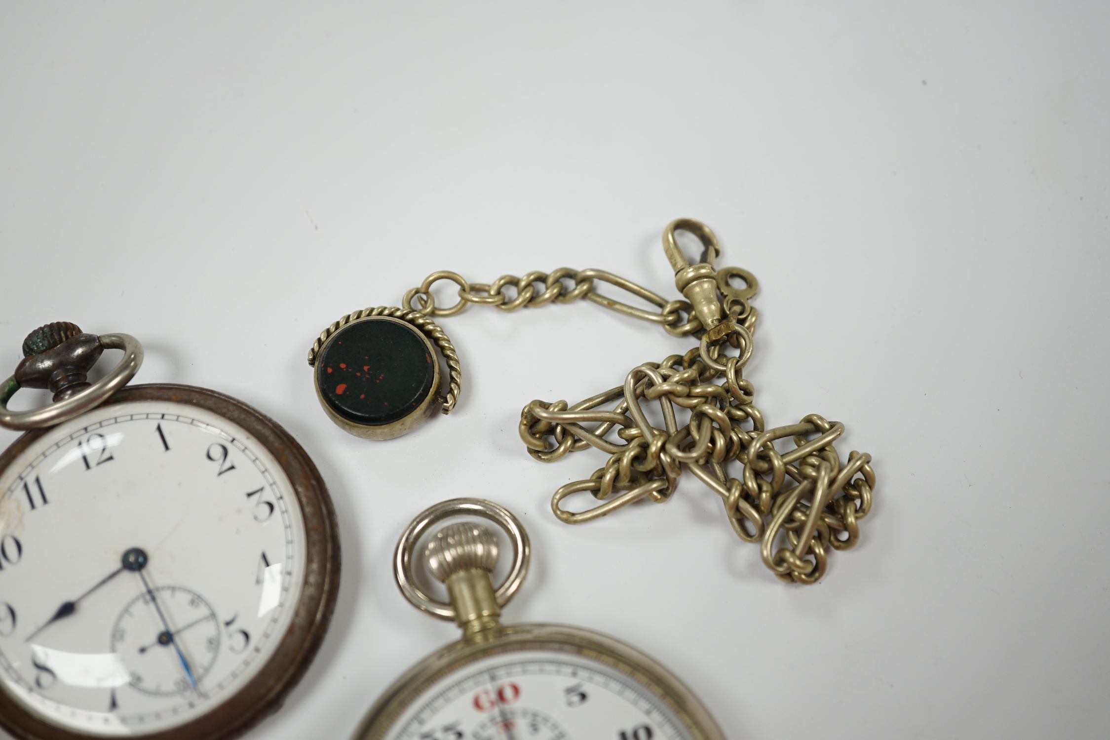 A Victorian silver open faced pocket watch, a silver fob watch, one other base metal pocket watch - Bild 6 aus 7