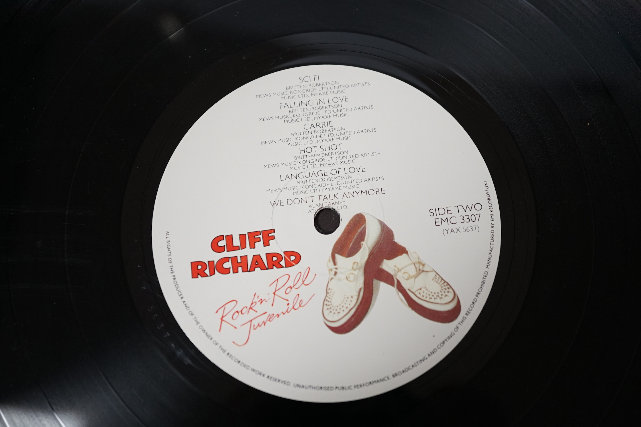 A signed Cliff Richard LP record album; Rock ‘n’ Roll Juvenile, EMC3307, signed in ballpoint ink - Image 7 of 8