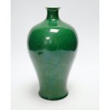 A Chinese green glaze monochrome vase, late Qing, 26cm