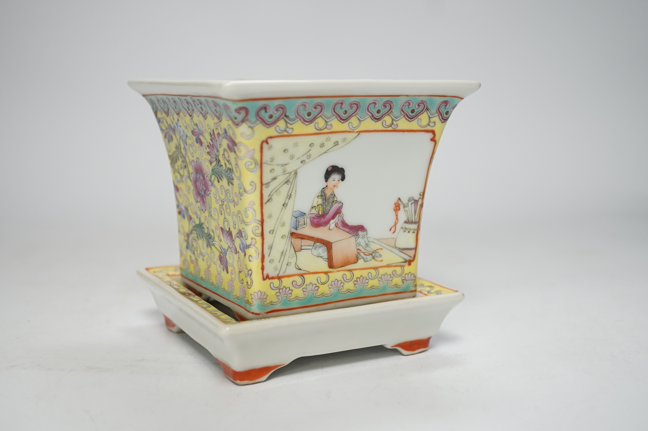 A Chinese yellow ground famille rose planter and underdish, Qianlong mark, Republic period, 11.5cm - Image 3 of 7