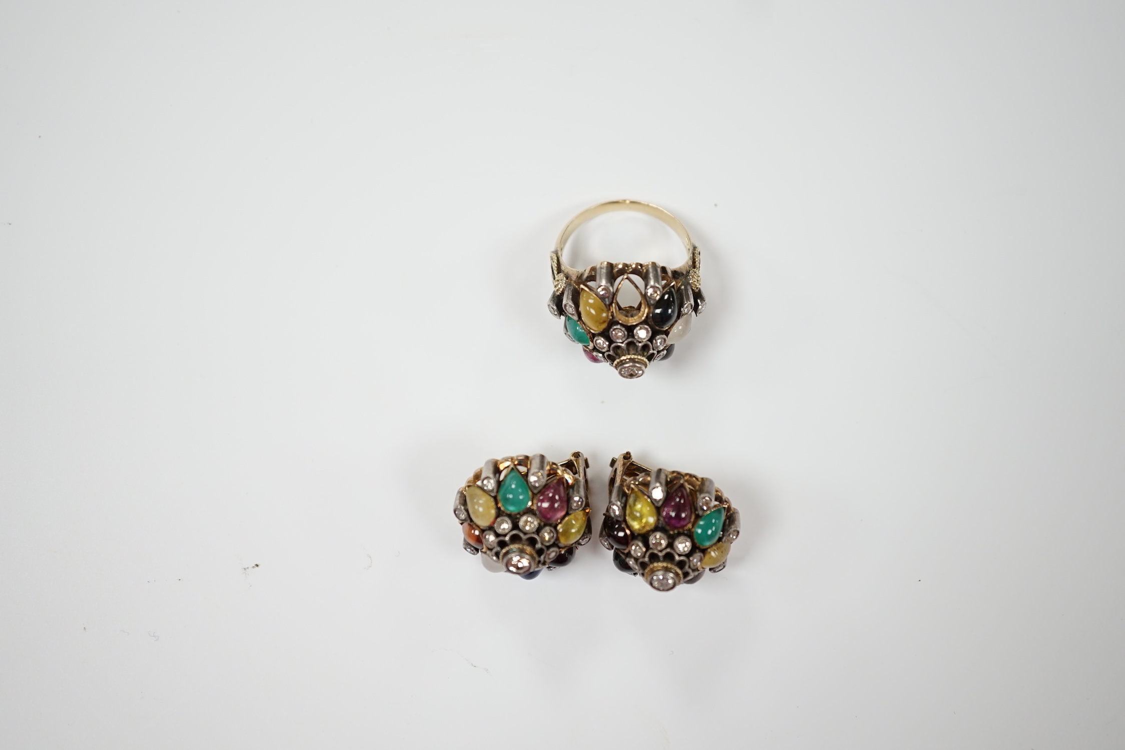 A continental yellow metal, diamond and multi cabochon gem set suite of jewellery, comprising a - Image 3 of 3