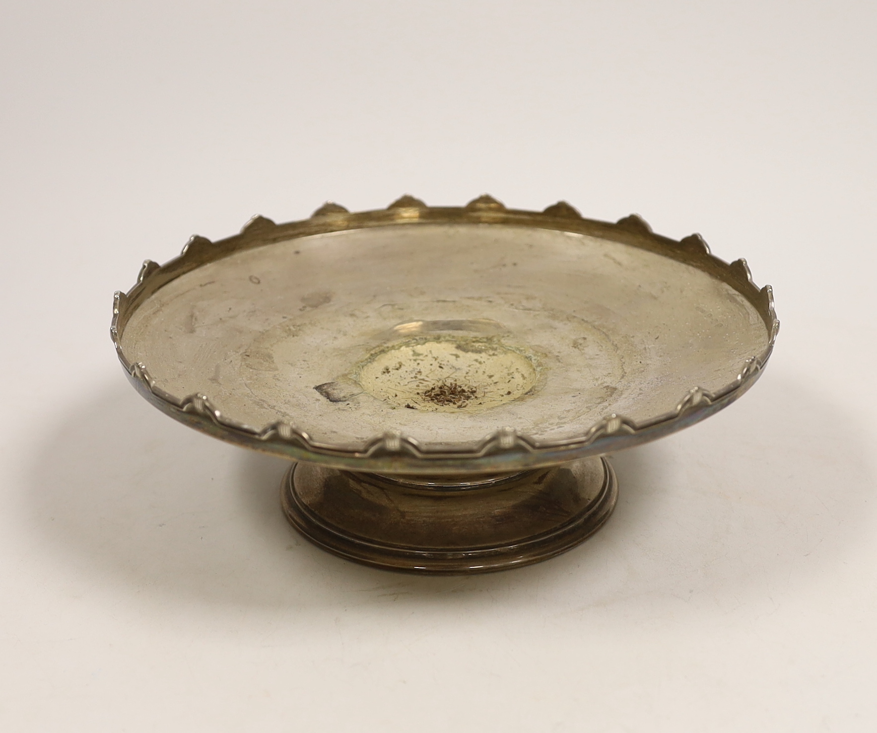 A George V silver cake stand, Roberts & Dore, Birmingham, 1933, diameter 20.5cm, 9.1oz, lacking