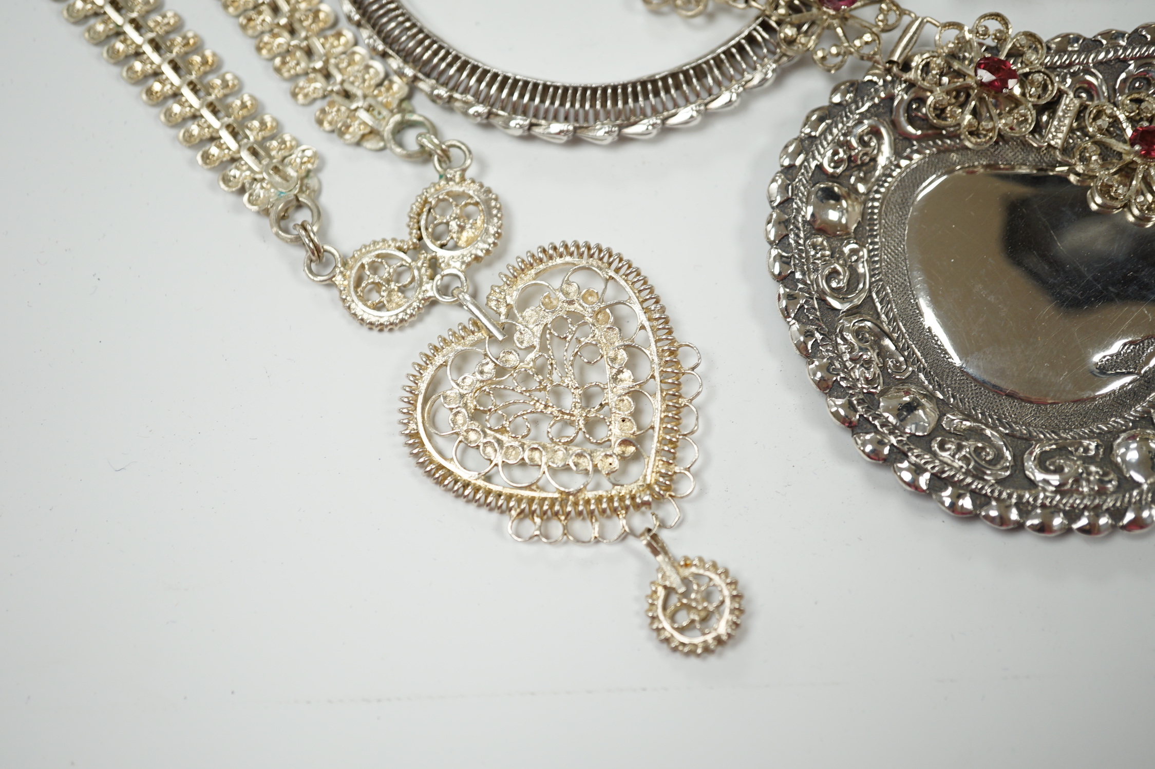 A quantity of assorted white metal jewellery, including bangle, necklace, earrings, etc. - Image 2 of 6