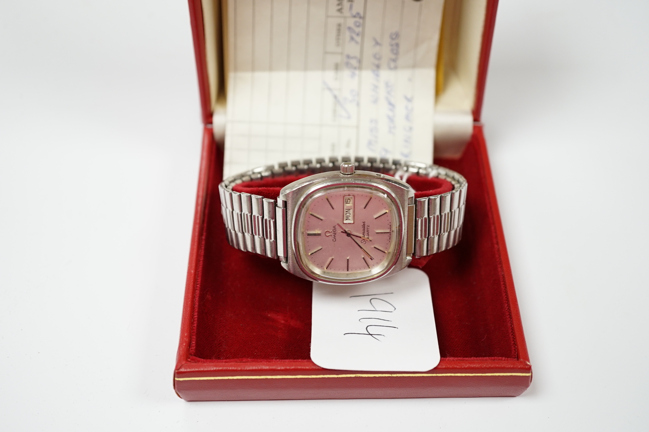 A gentleman's 1980's stainless steel Omega Seamaster quartz wrist watch, with day date aperture, - Image 6 of 7