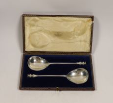 A cased pair of late Victorian silver seal top serving spoons, Goldsmiths & Silversmiths Co Ltd,