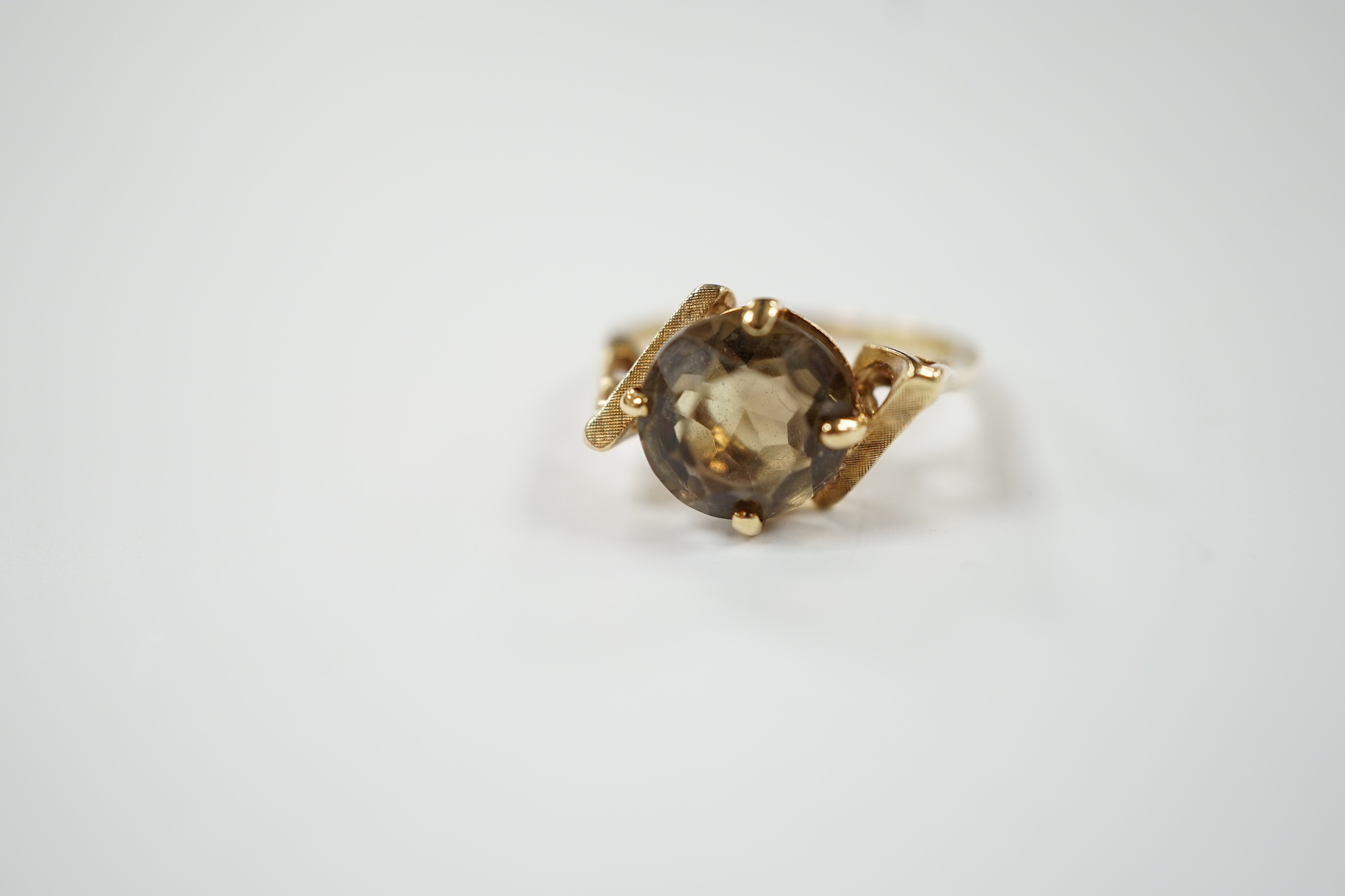A 14k yellow metal and single stone citrine set dress ring, size N/O, gross weight 3.9 grams. - Image 2 of 3