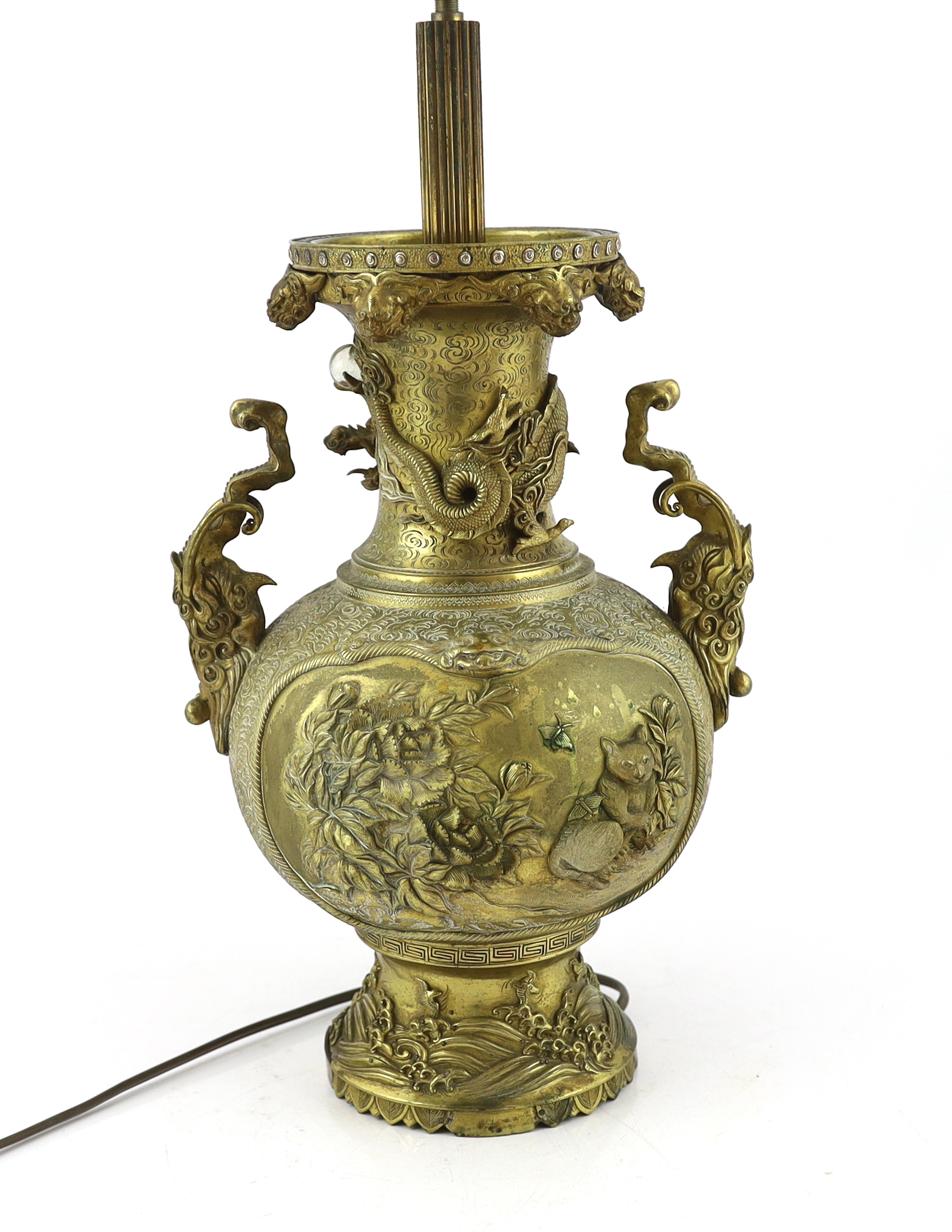 A Japanese gilt bronze 'Samurai' vase, early 20th century, later mounted as a lamp, cast and - Bild 4 aus 5