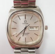 A gentleman's 1980's stainless steel Omega Seamaster quartz wrist watch, with day date aperture,