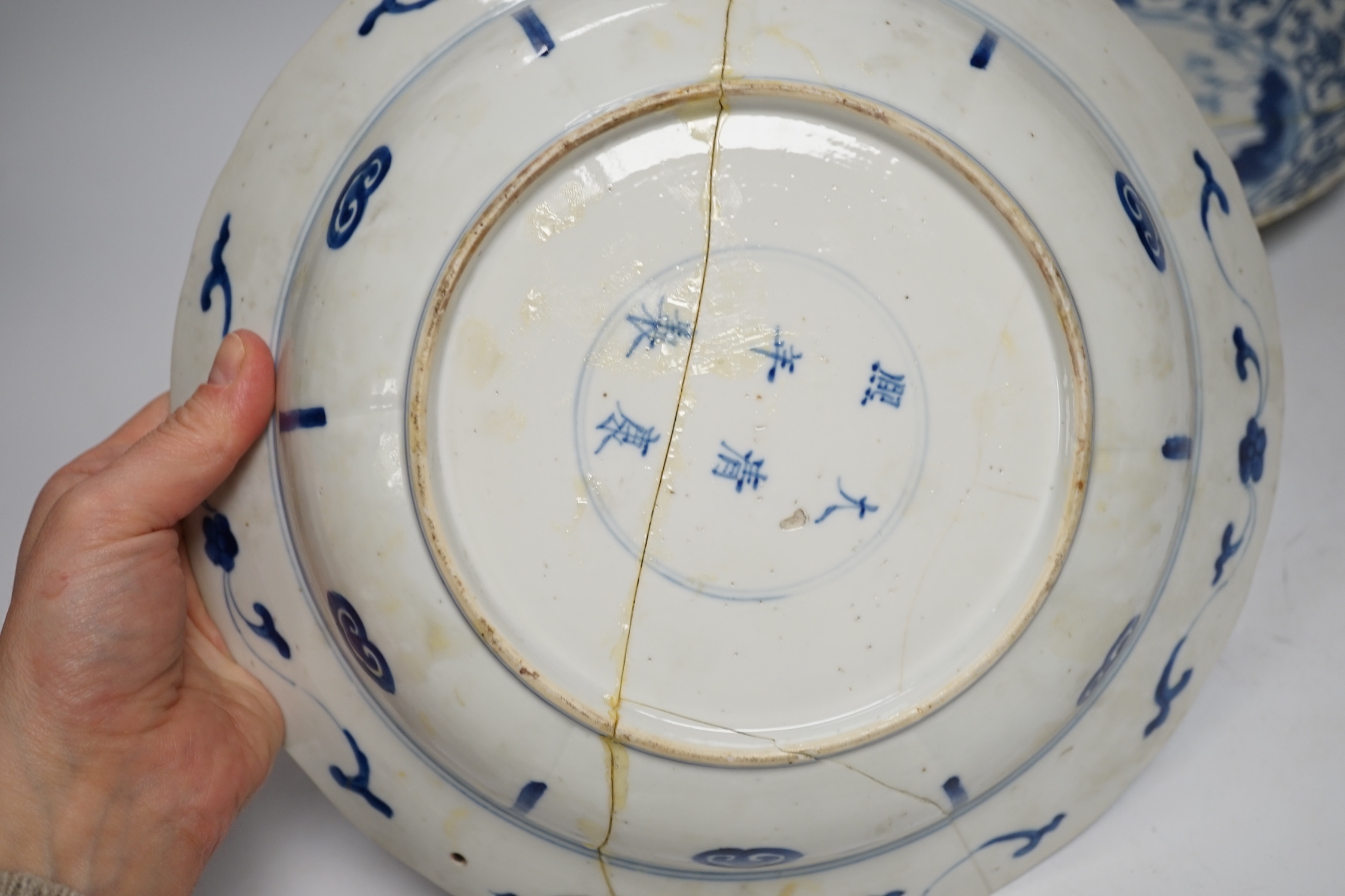 A Chinese blue and white ‘warriors’ bowl, Kangxi mark and period, a similar ‘hunting’ saucer dish, - Image 6 of 8