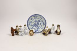 Chinese snuff bottles etc including a resin model of a cat