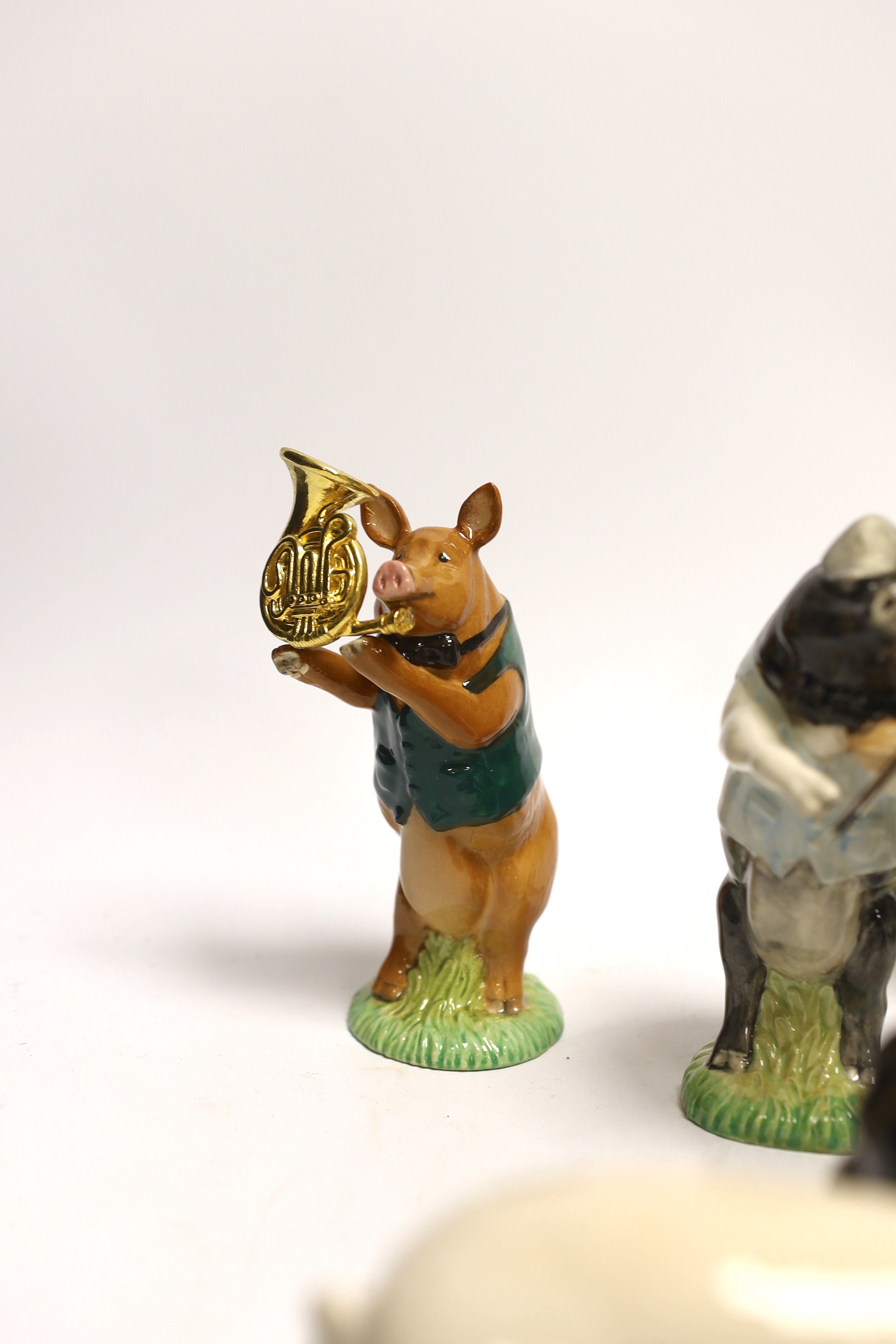 Five Beswick pigs and ten Beswick pig musician band figures - Image 4 of 10