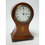 An early 20th century inlaid balloon mantel clock, 21cm