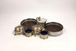An early Victorian Scottish silver drum mustard, Edinburgh, 1844?, 7cm, two pairs of silver salts