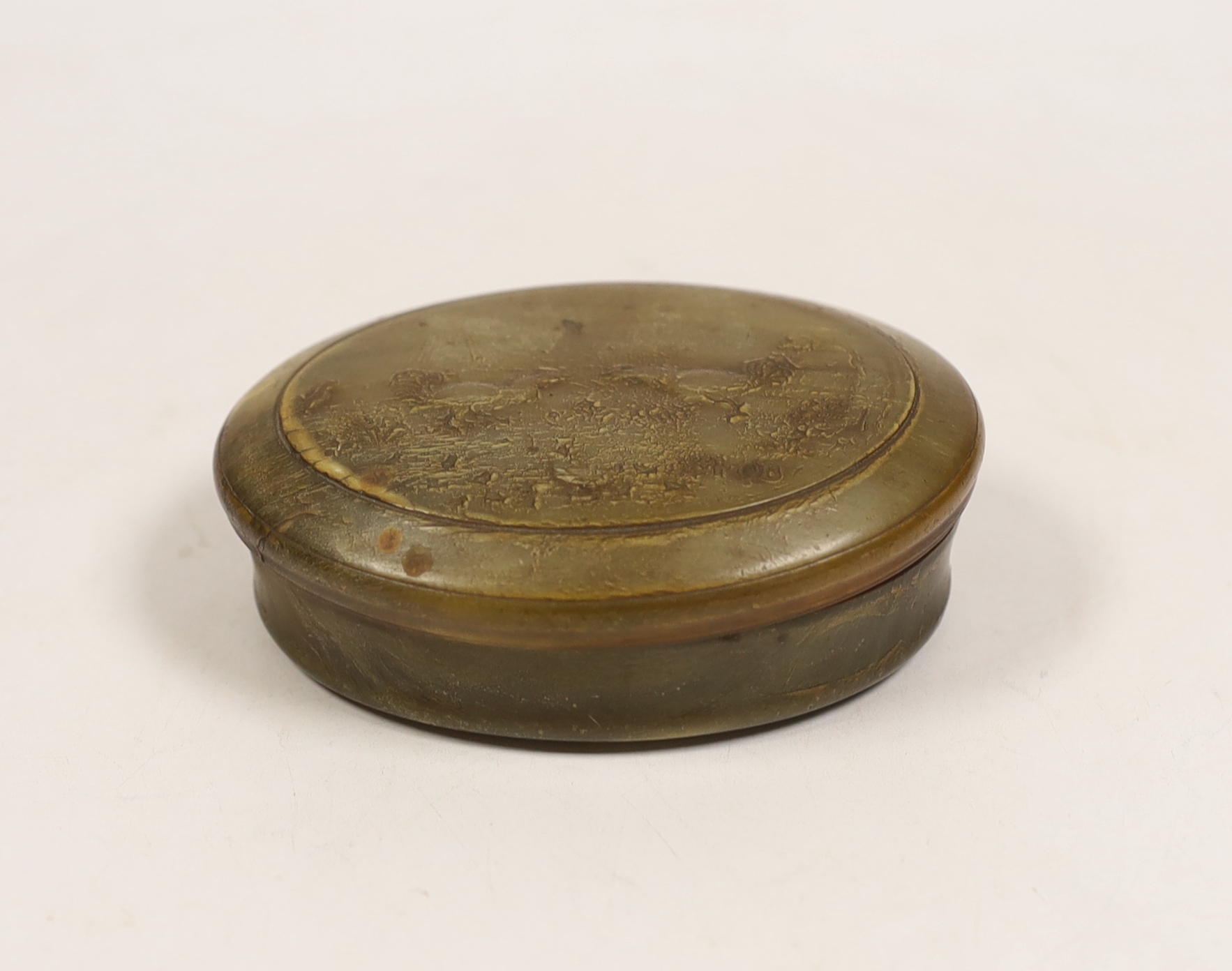 John Obrisset (fl.1705-28), a rare early 18th century pressed horn snuff box, the cover with a