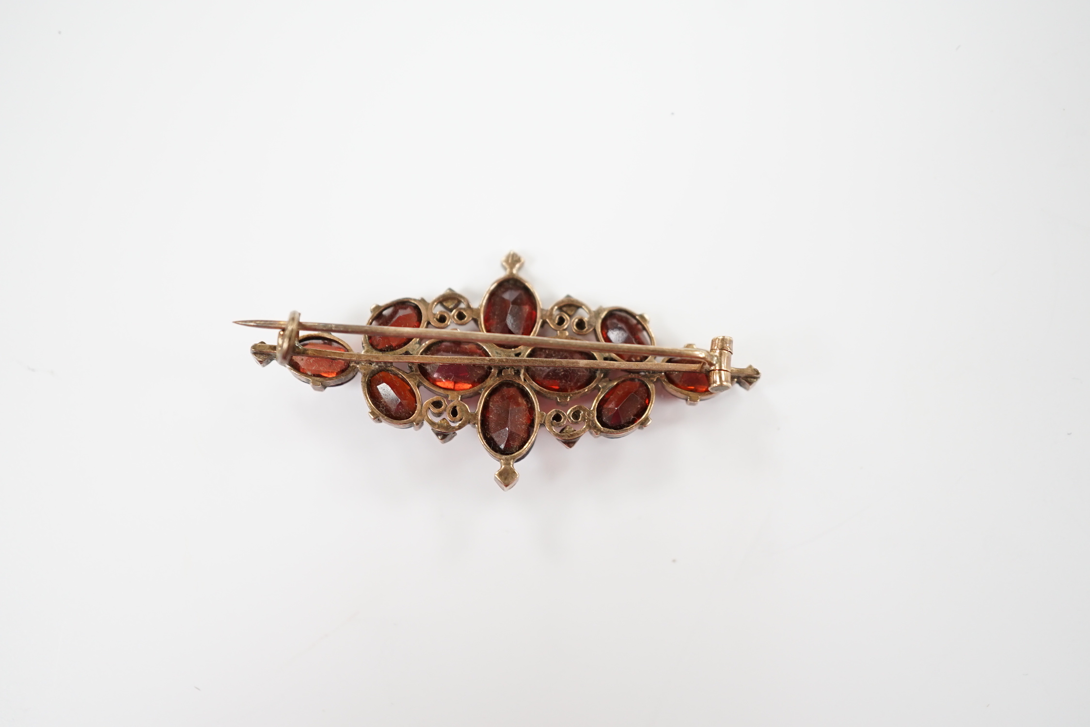 A Victorian yellow metal, garnet and seed pearl cluster set brooch, 44mm, gross weight 4.8 grams. - Image 3 of 3