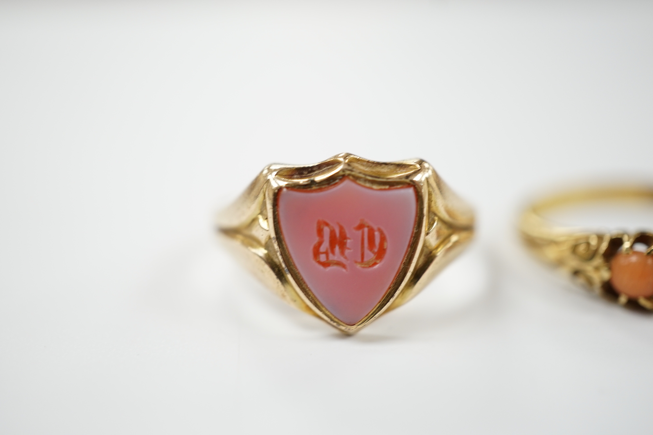An early 20th century 18ct and graduated five stone split coral bead set half hoop ring, size O - Image 2 of 5