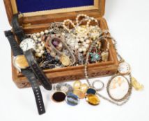 A quantity of assorted jewellery, including silver, 925 and costume.