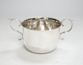 A George V silver porringer, Horace Woodward & Co Ltd, London, 1916, 15.3cm, 6.5oz.