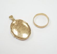 A 9ct gold wedding band and a modern 9ct gold oval locket, 4.2 grams.