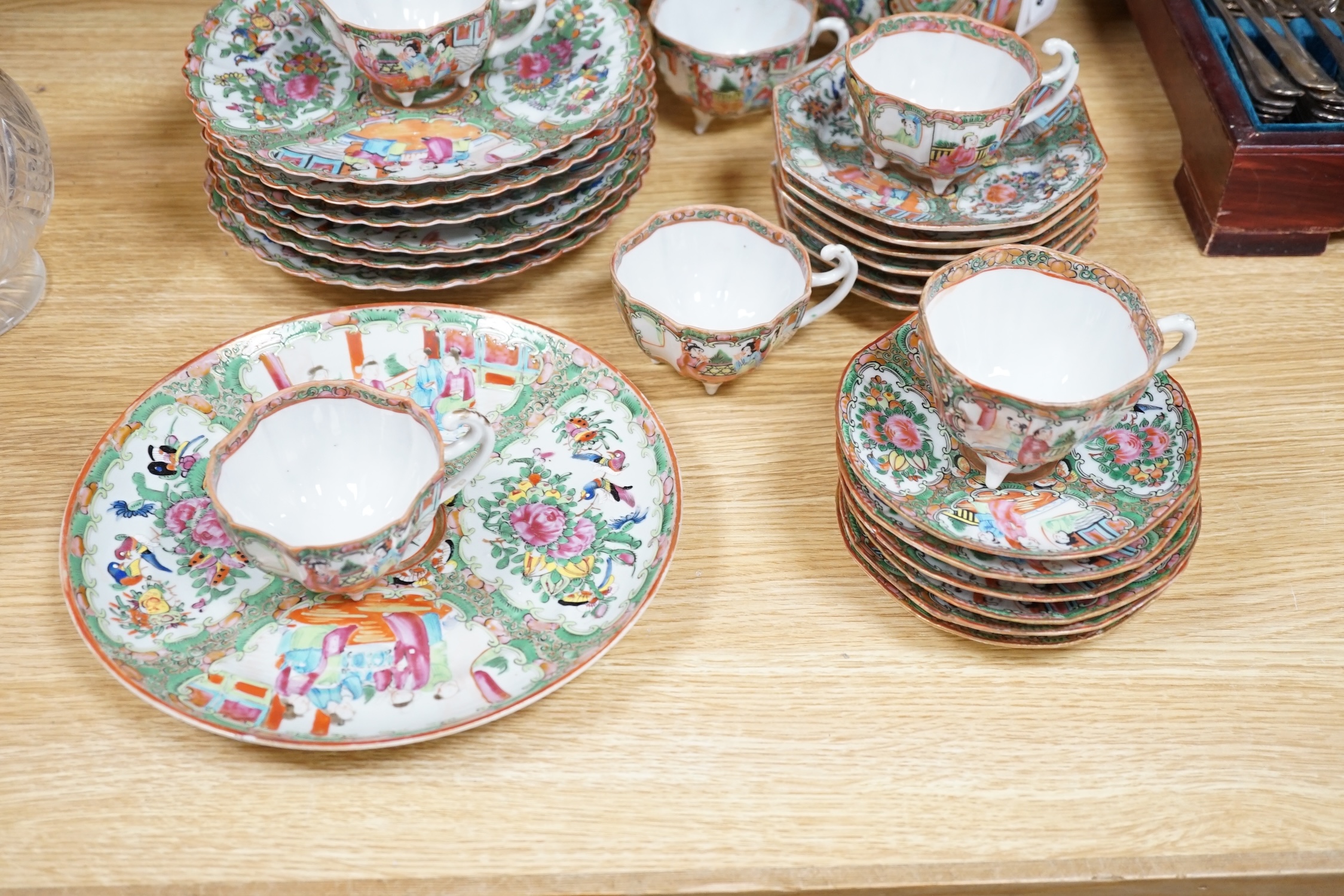 A Chinese famille rose six place setting tea service, including a large tea pot and cover, a smaller - Image 5 of 6
