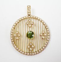 An Edwardian 15ct, green tourmaline and seed pearl cluster set circular pearl pendant, overall 41mm,