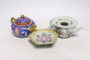 Two Chinese porcelain teapots (one missing cover) and a hexagonal pedestal dish, tallest 9.5cm