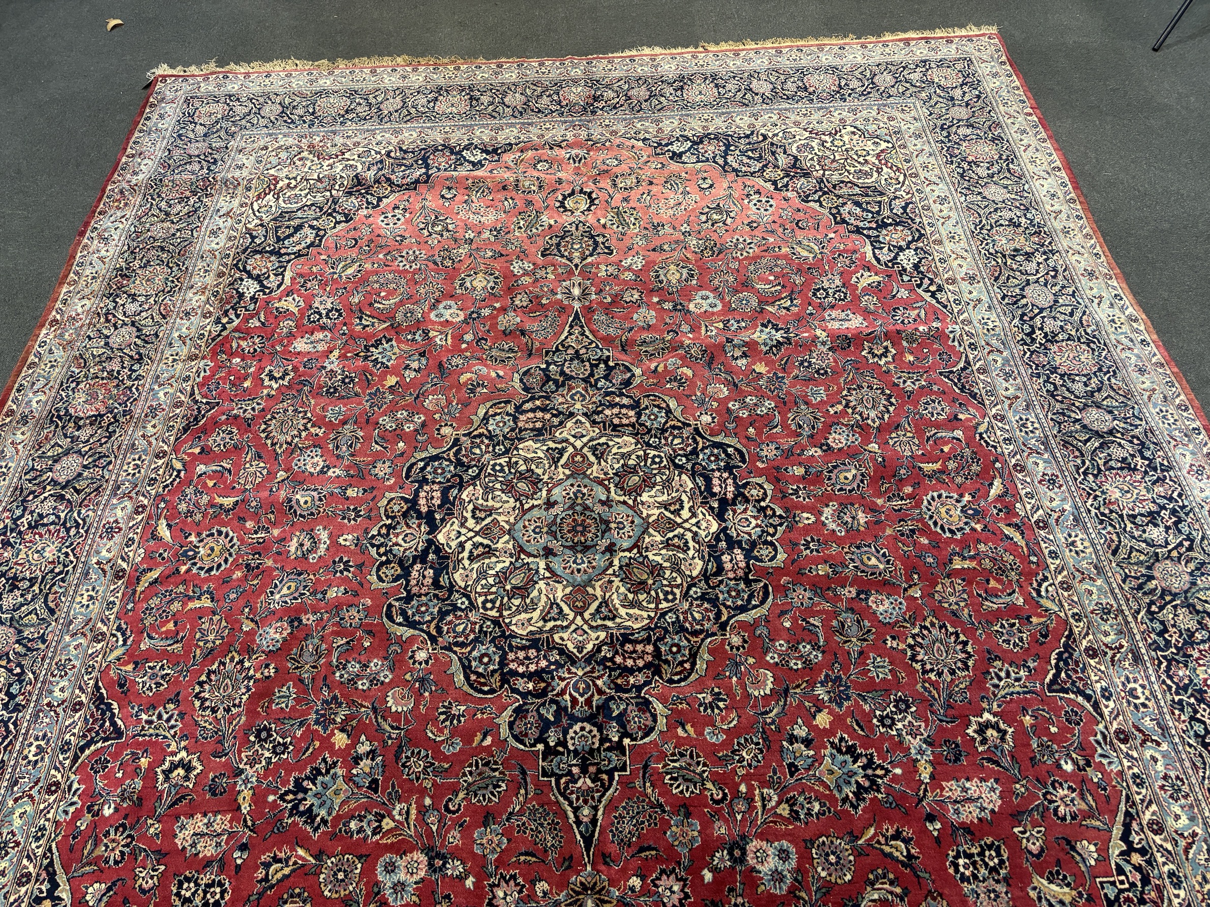 A Persian Kashan carpet with central medallion on a foliate red ground, multi bordered, 430 x 315cm - Image 4 of 5