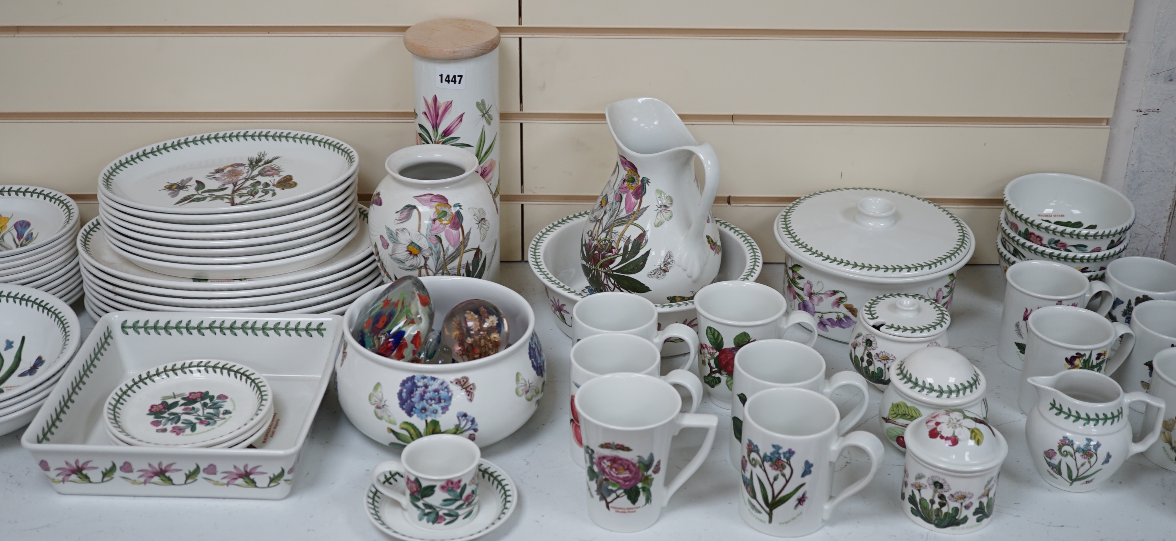 A large quantity of Portmeirion 'Botanic Gardens' tea, dinner and kitchen wares, together with