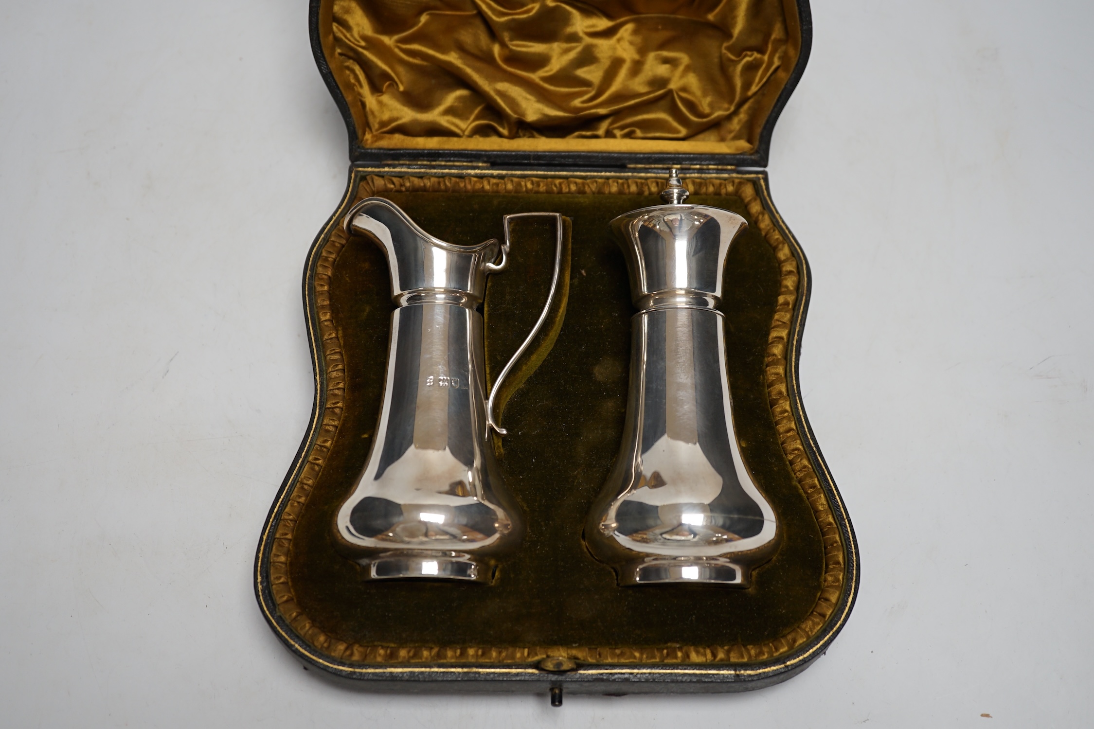 An Edwardian cased silver strawberry and cream set, comprising a cream jug and sugar sifter, by - Image 2 of 5