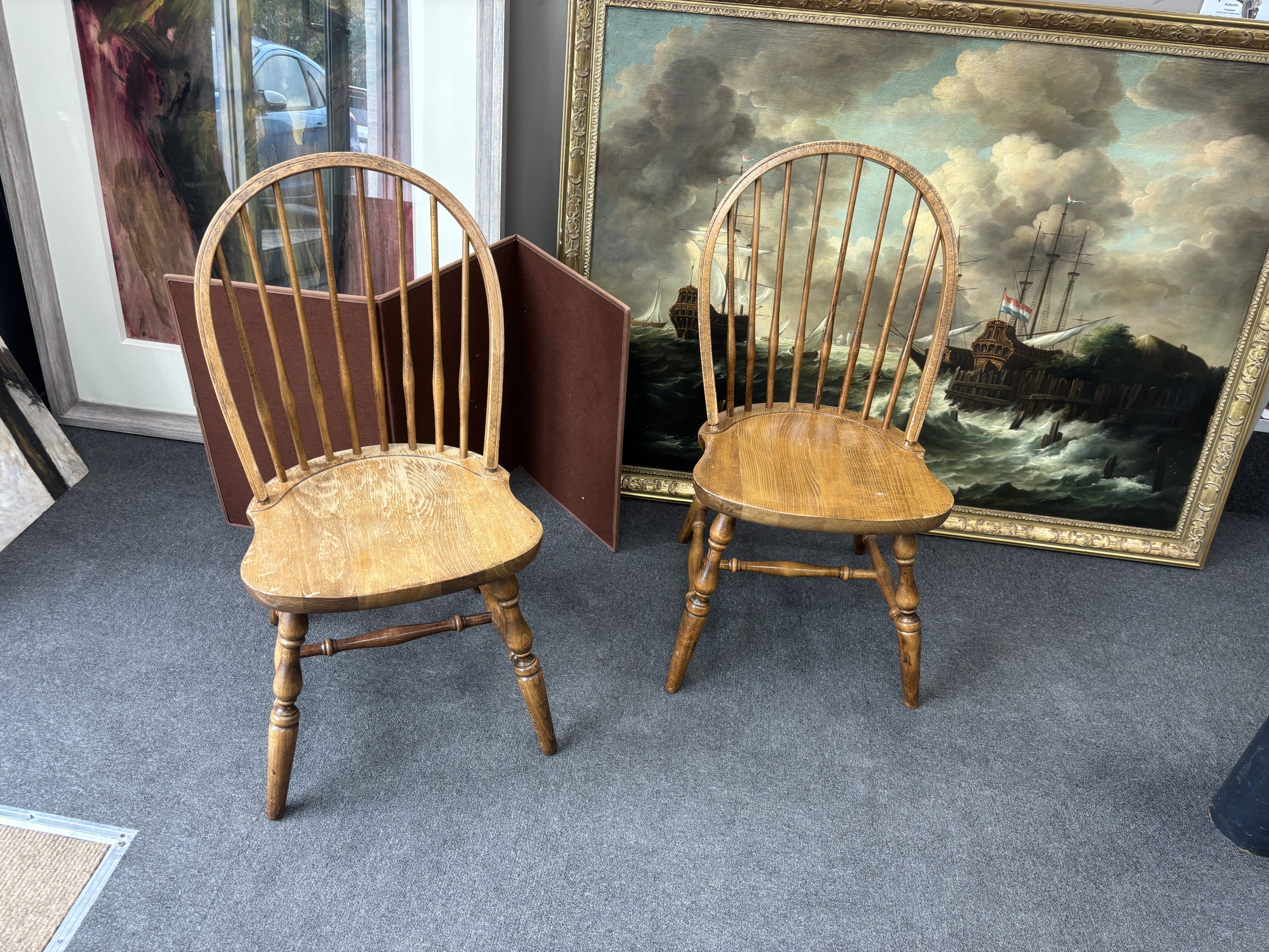 A set of six reproduction Windsor beech comb back dining chairs, two with arms - Image 3 of 4