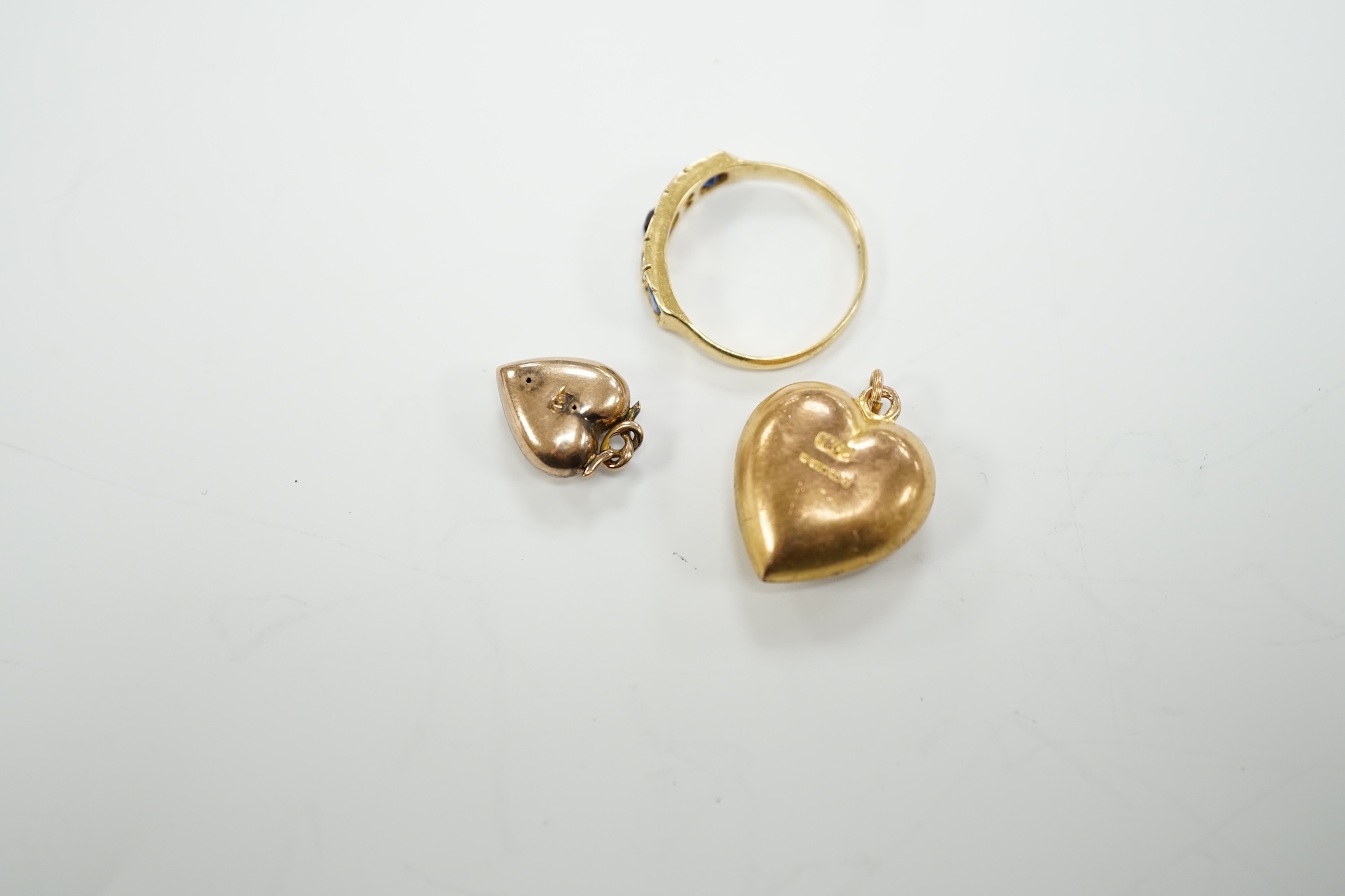 Two late Victorian 9ct and gem set heart pendants and an 18ct and gem set ring. - Image 9 of 9