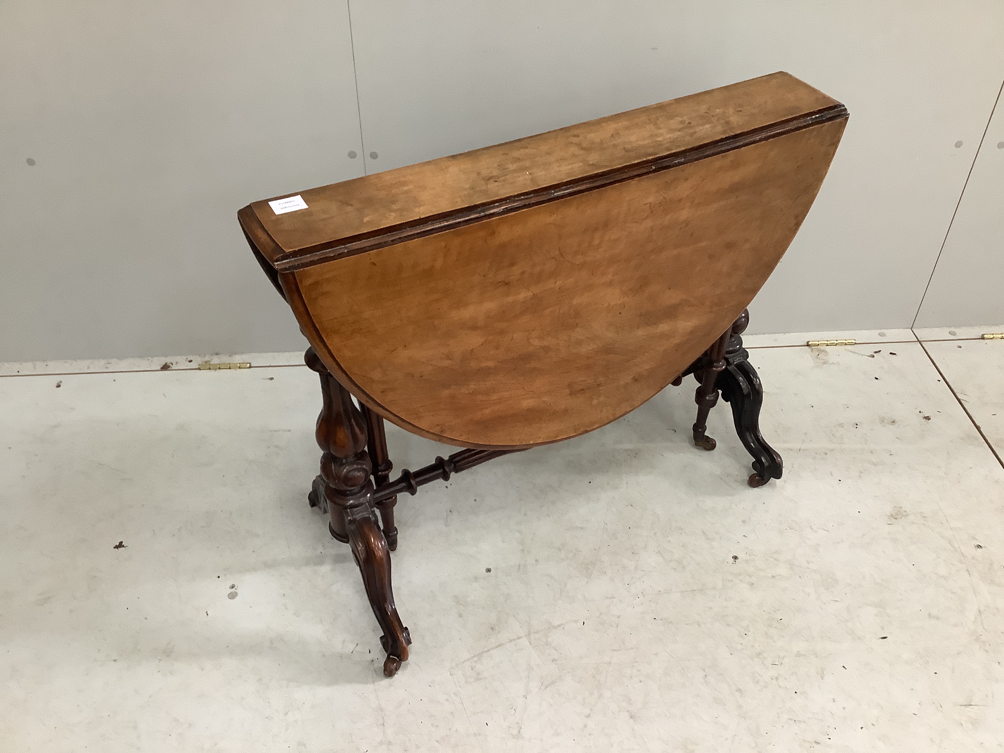 A Victorian walnut oval Sutherland table, width 89cm, height 71cm