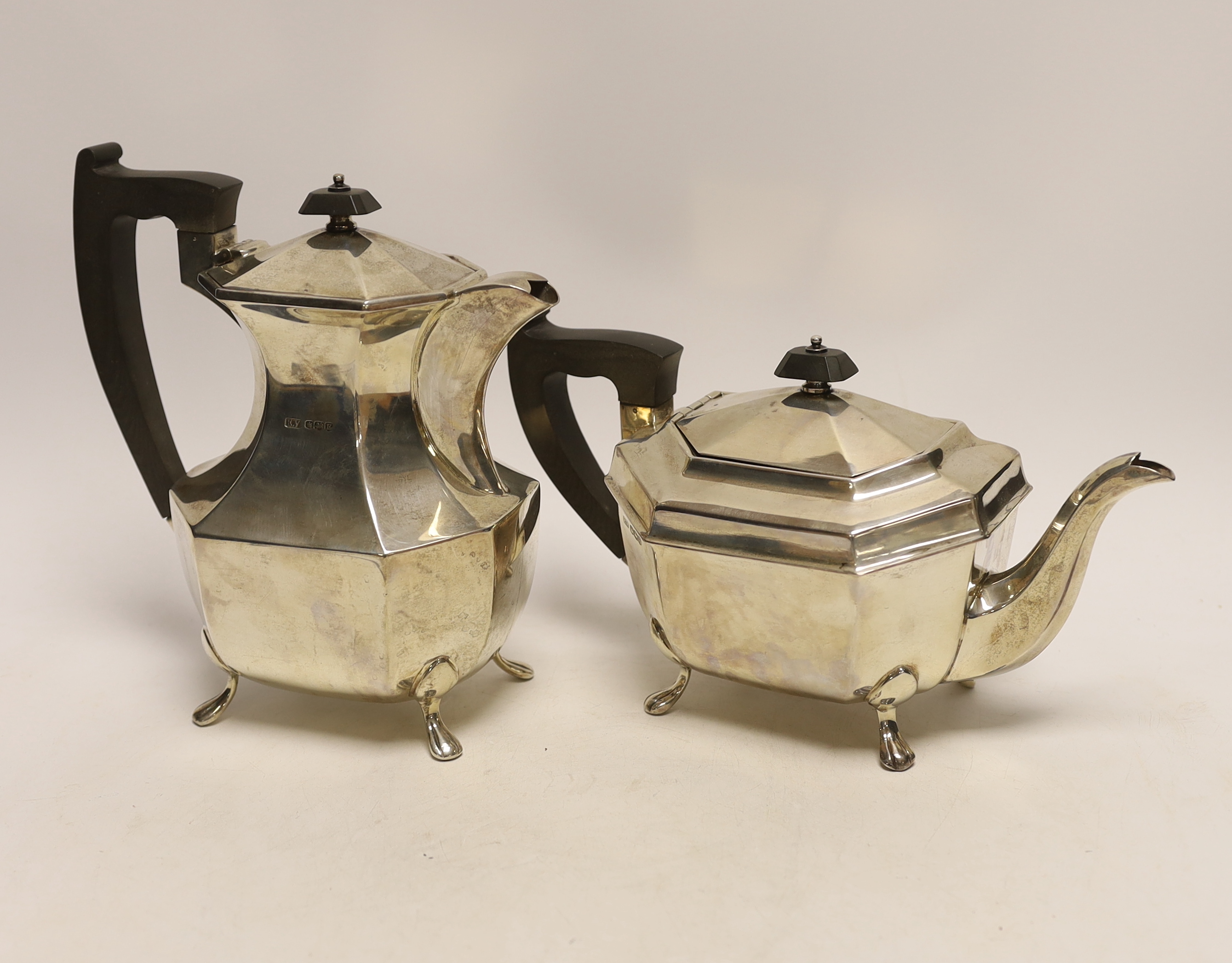 A George VI silver teapot and matching hot water pot by Viners Ltd, Sheffield, 1947/48, gross weight