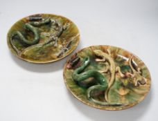 A pair of Palissy style Majolica glazed lizard plates, 23cm in diameter