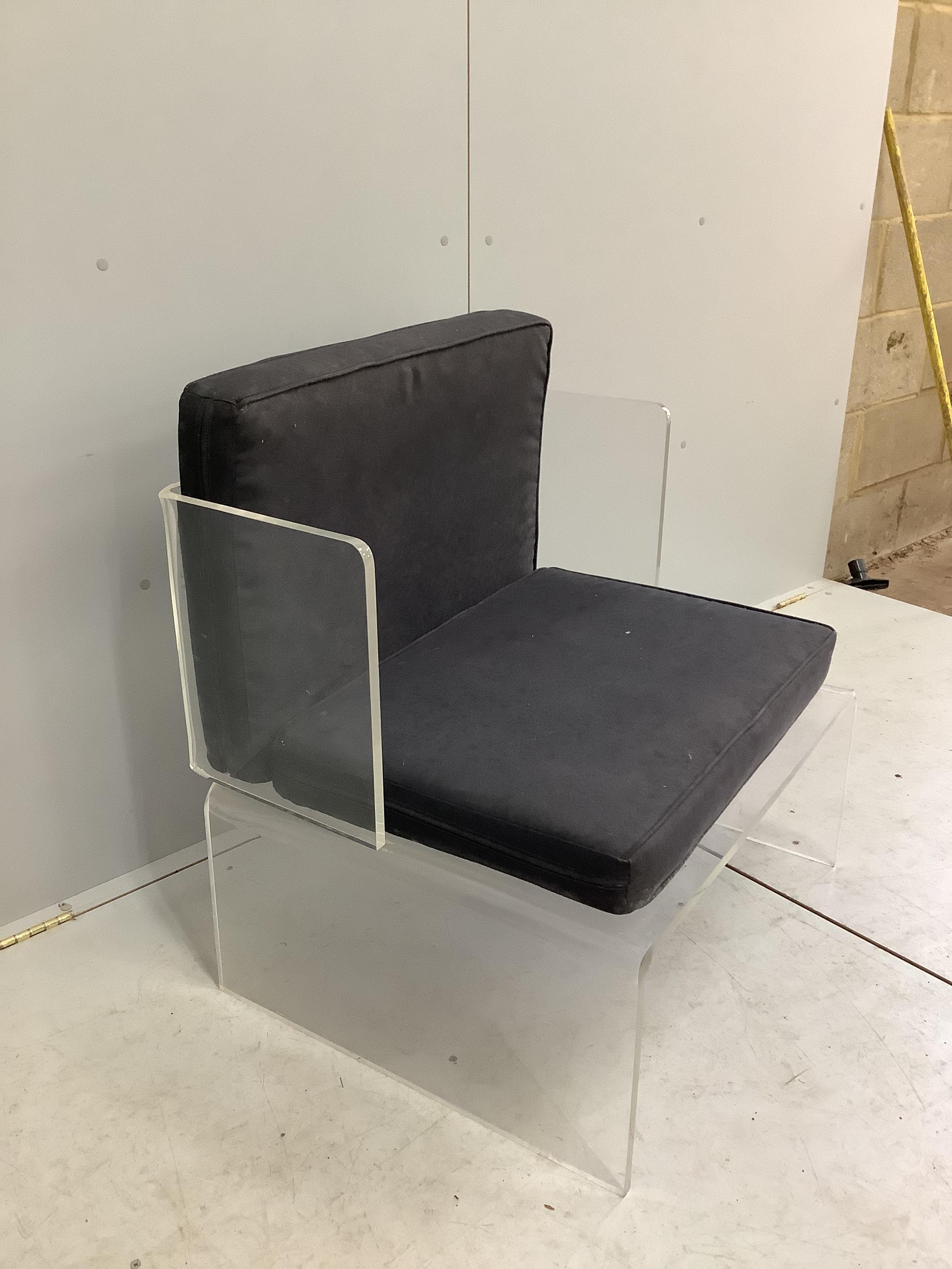 A contemporary mid century Lucite acrylic chair, width 73cm, depth 60cm, height 80cm - Image 2 of 4