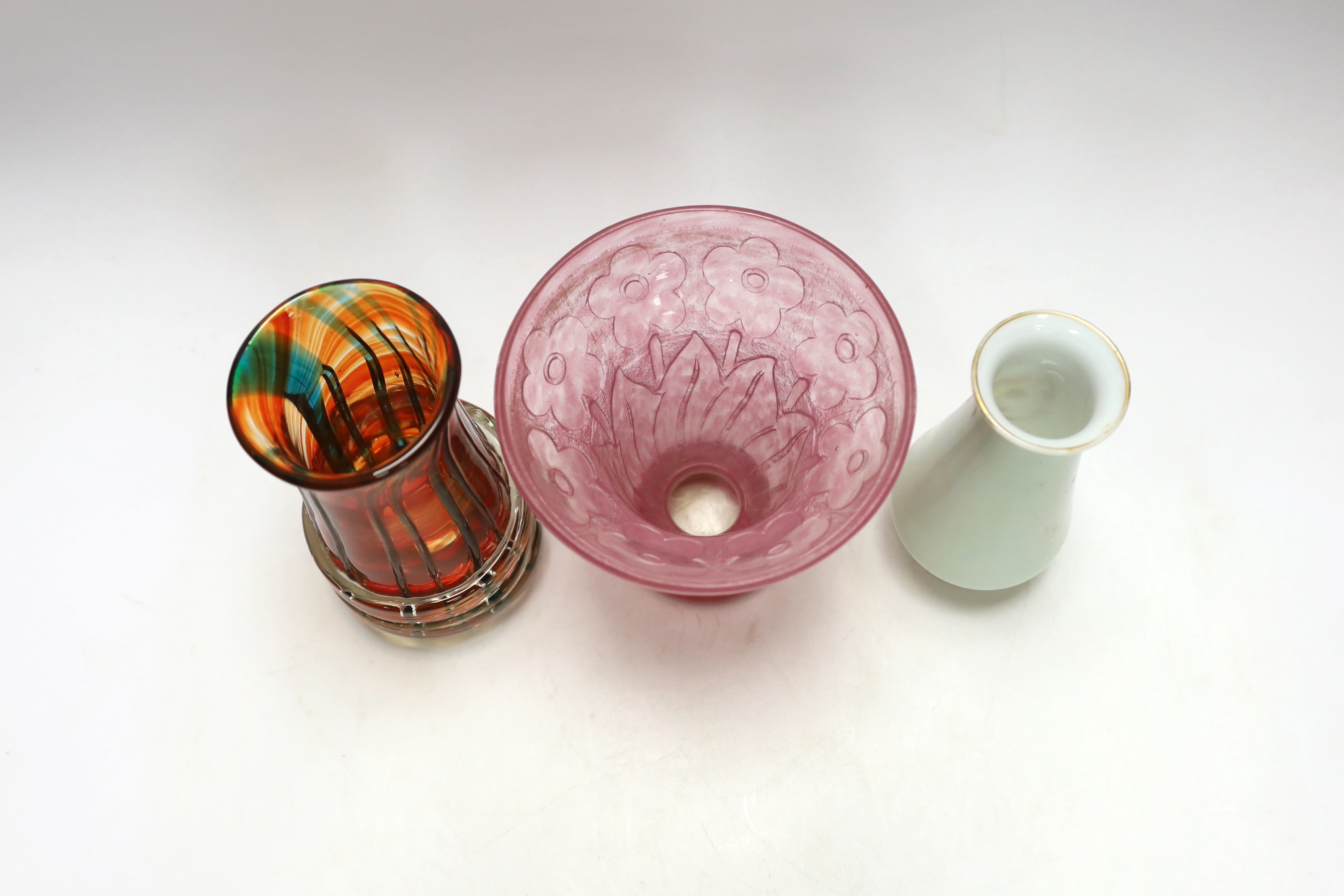 A Mdina vase, 16.5cm, a pink bell vase engraved ‘Made in France and an opalescent vase (3) - Image 3 of 4