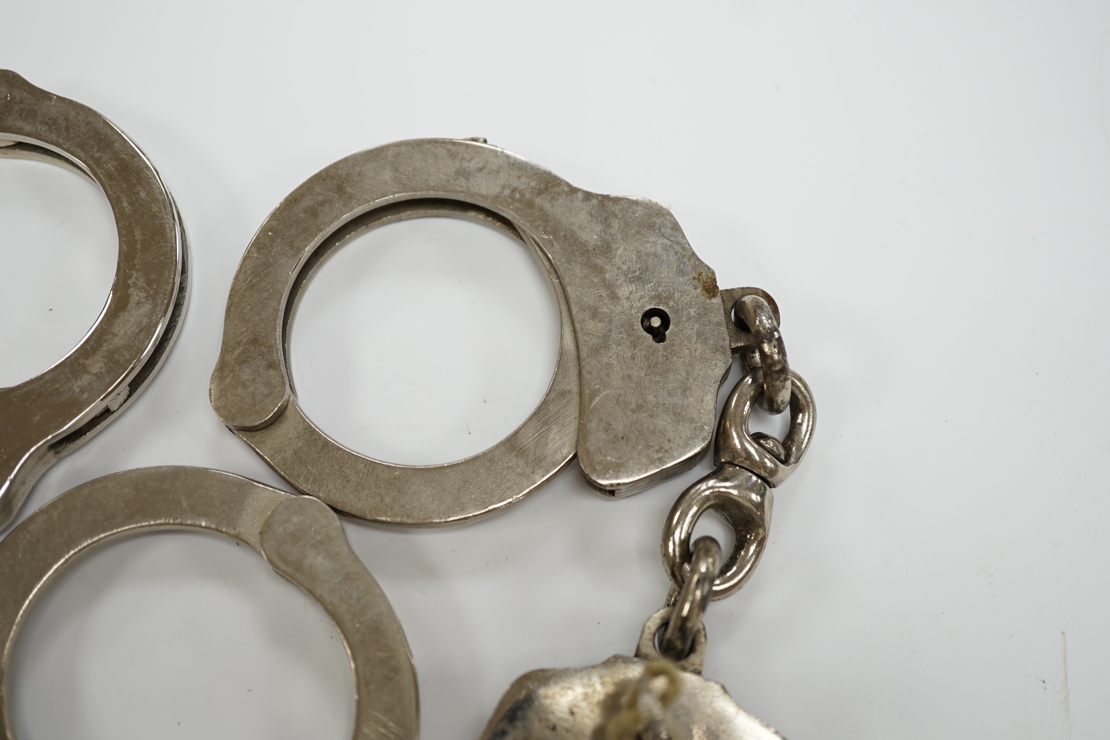 Three handcuffs, two with keys and two Metropolitan Police badges - Image 5 of 6