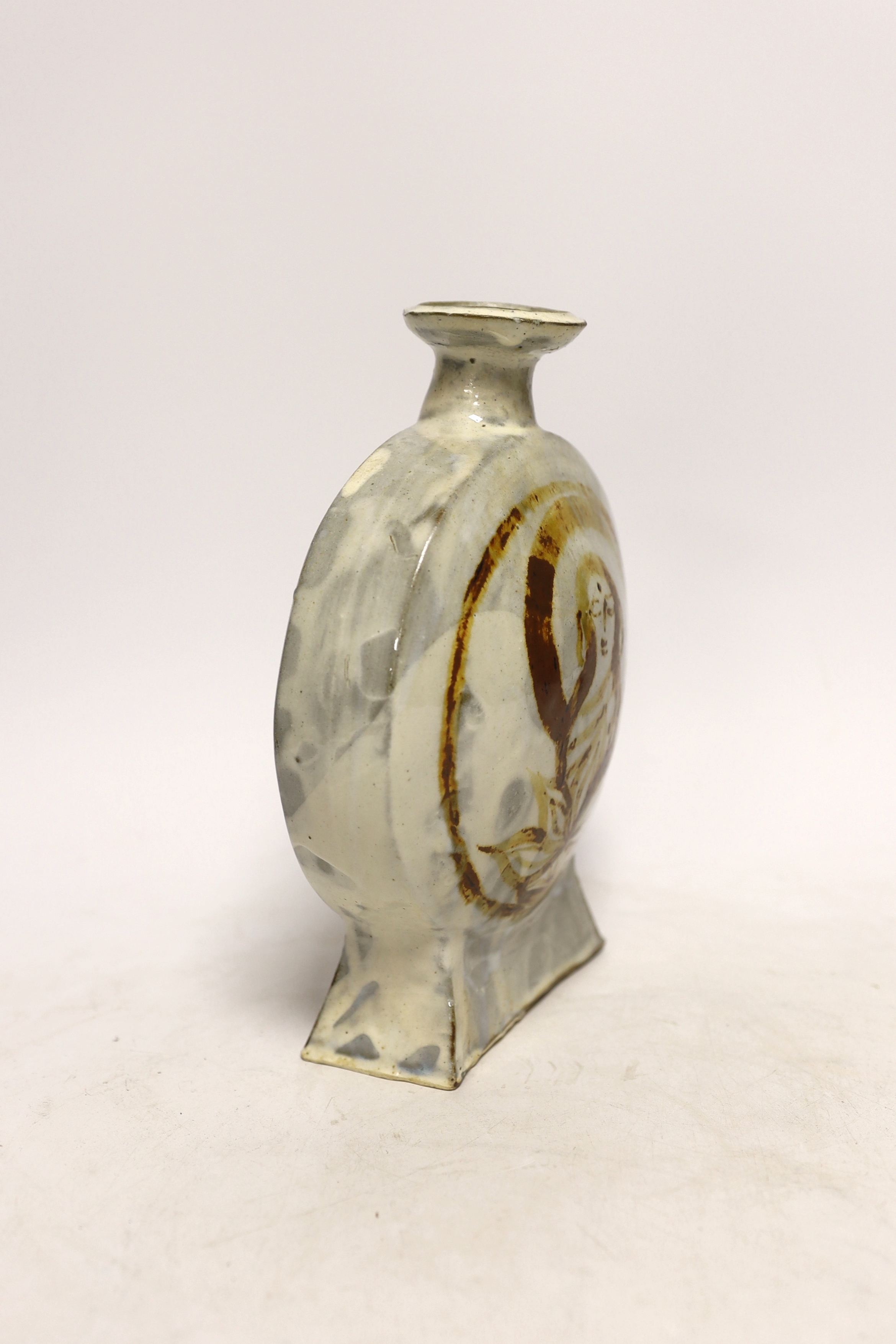 A Japanese studio pottery moon vase, impressed mark to the base, 22cm high - Bild 3 aus 5