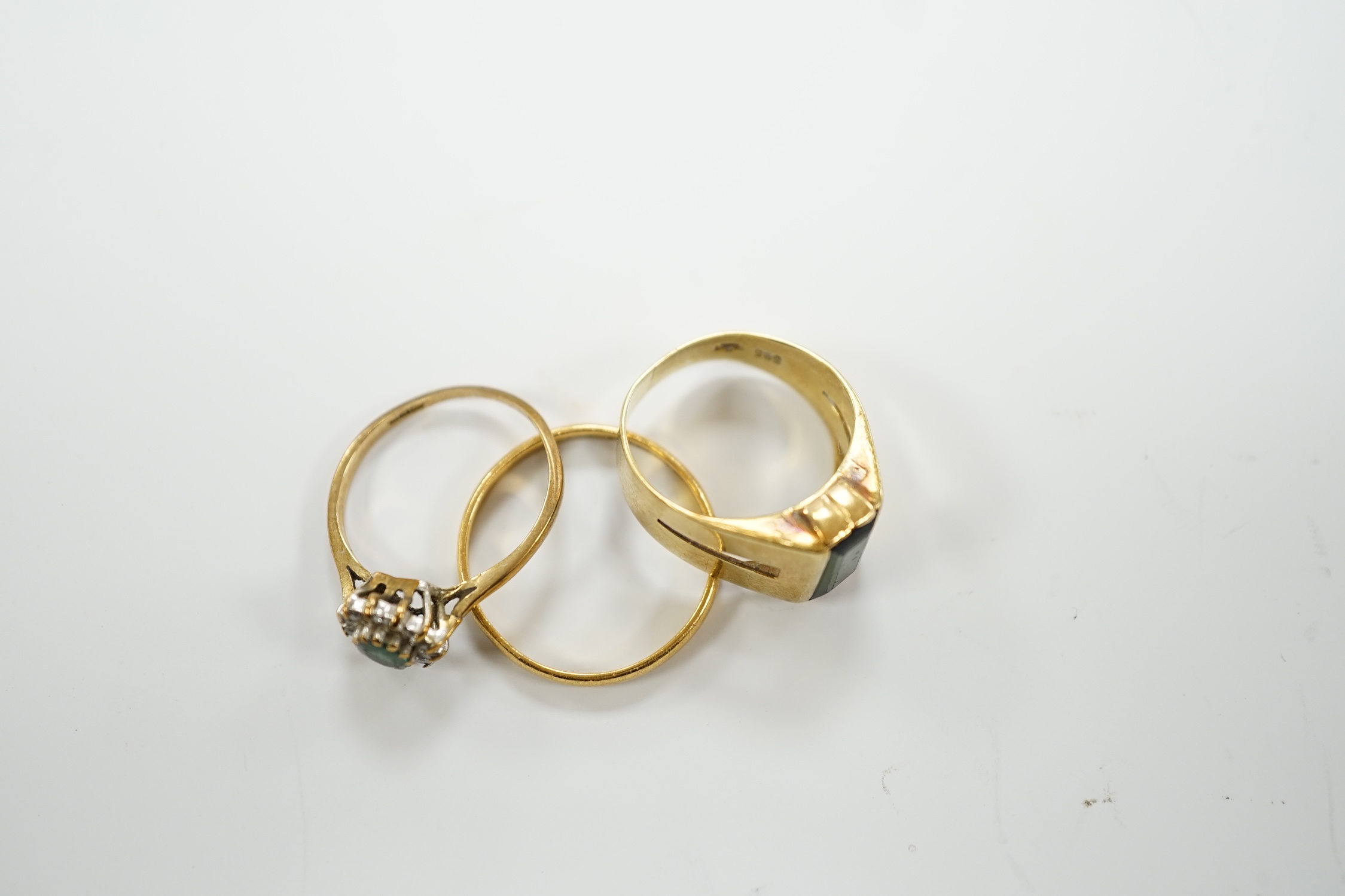 A 22ct gold wedding band, 2.2 grams, an 585 and gem set ring, gross 3.5 grams and a 9ct gold an - Image 5 of 5