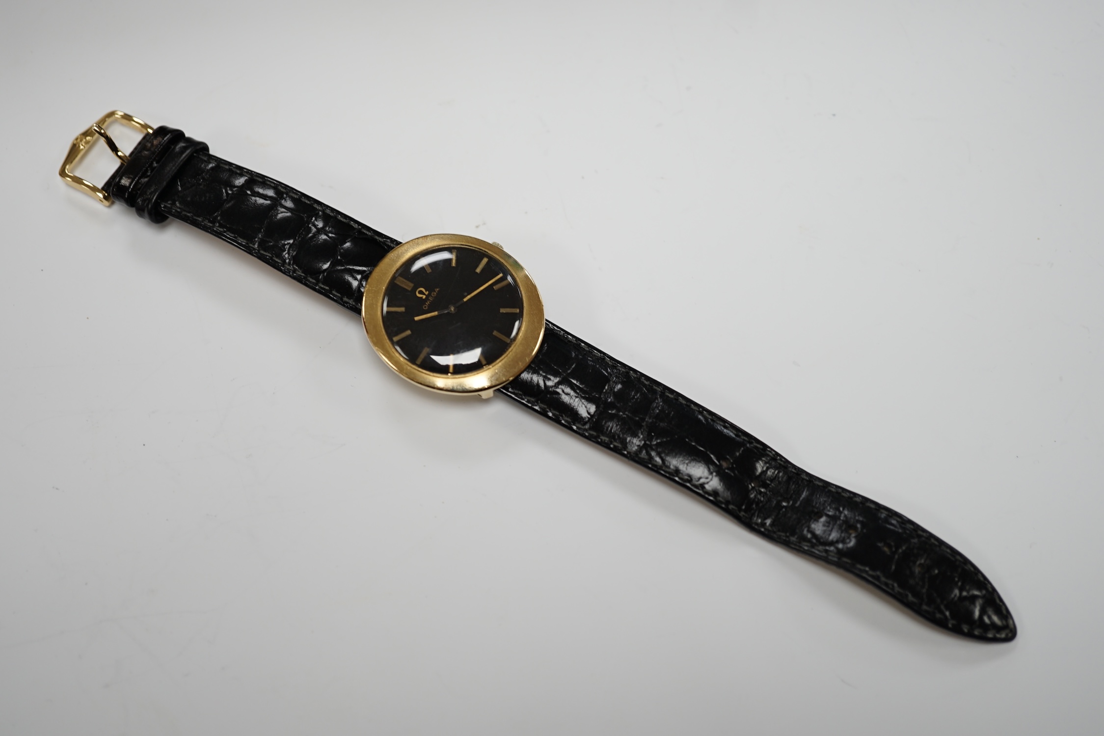 A gentleman's 9ct gold black dial manual wind wrist watch, with Omega box. - Image 3 of 9
