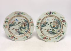 A pair of Chinese porcelain famille rose octagonal plates, Qianlong period, 23cm diameter