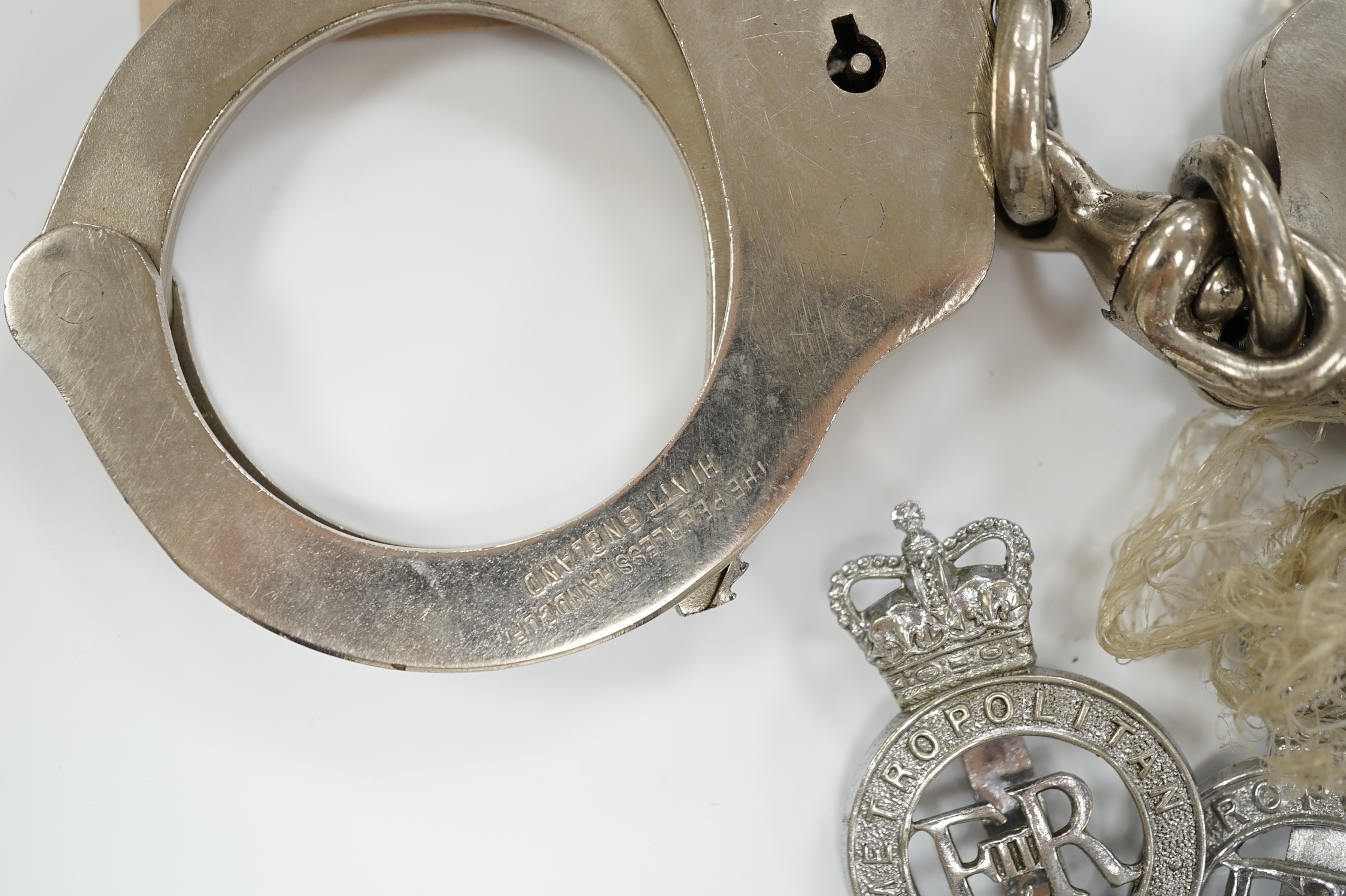 Three handcuffs, two with keys and two Metropolitan Police badges - Image 4 of 6