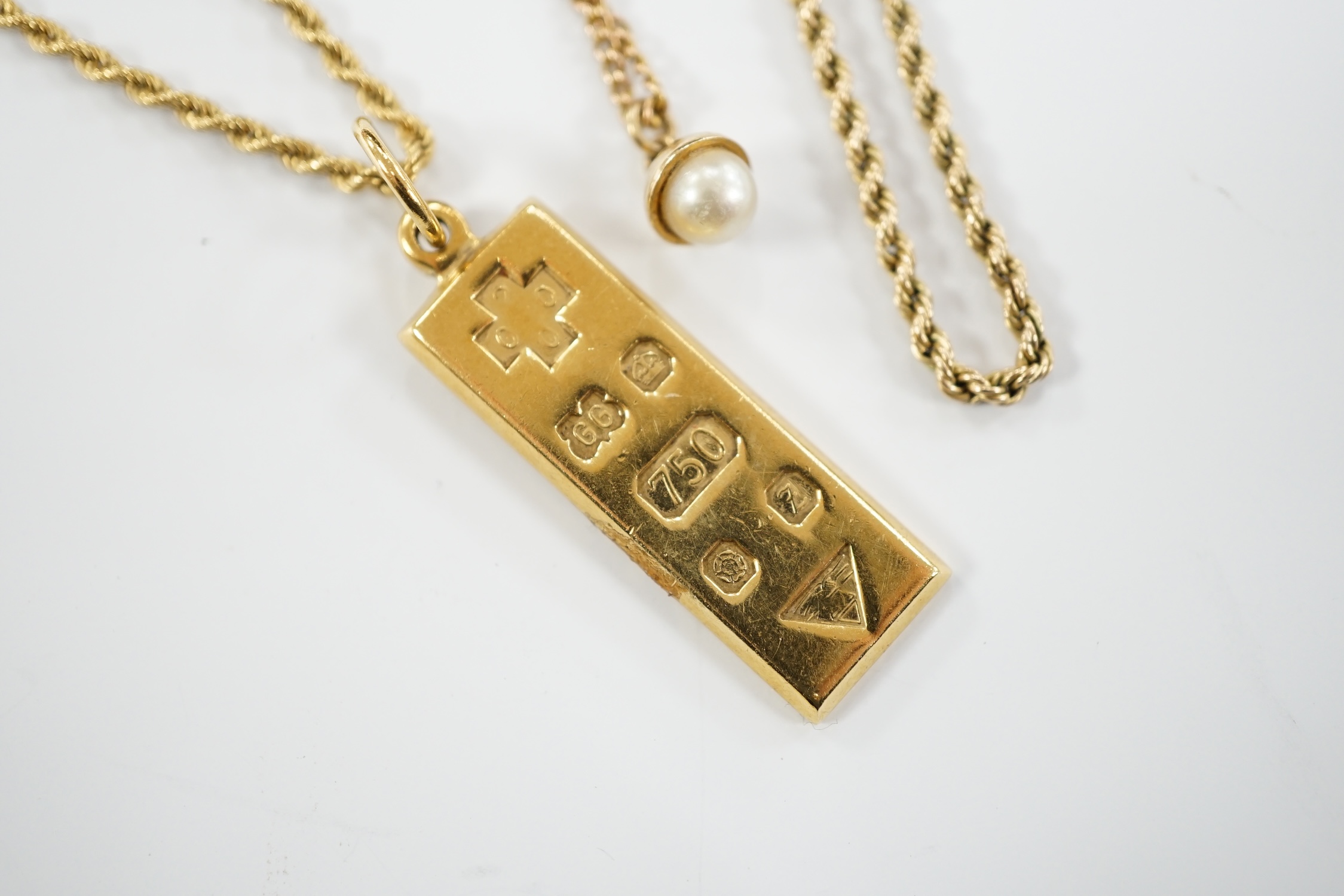 An 18ct gold ingot pendant on an 18k chain, 26.7 grams and two 9ct chains, one with cultured pearl - Image 2 of 7