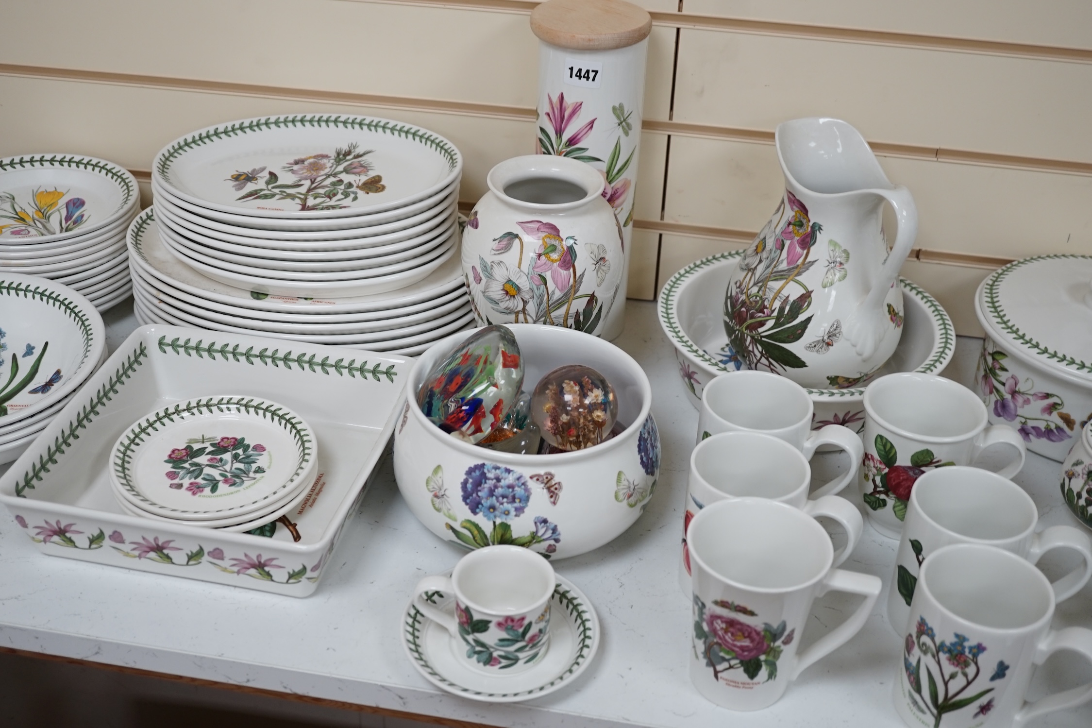 A large quantity of Portmeirion 'Botanic Gardens' tea, dinner and kitchen wares, together with - Image 3 of 5