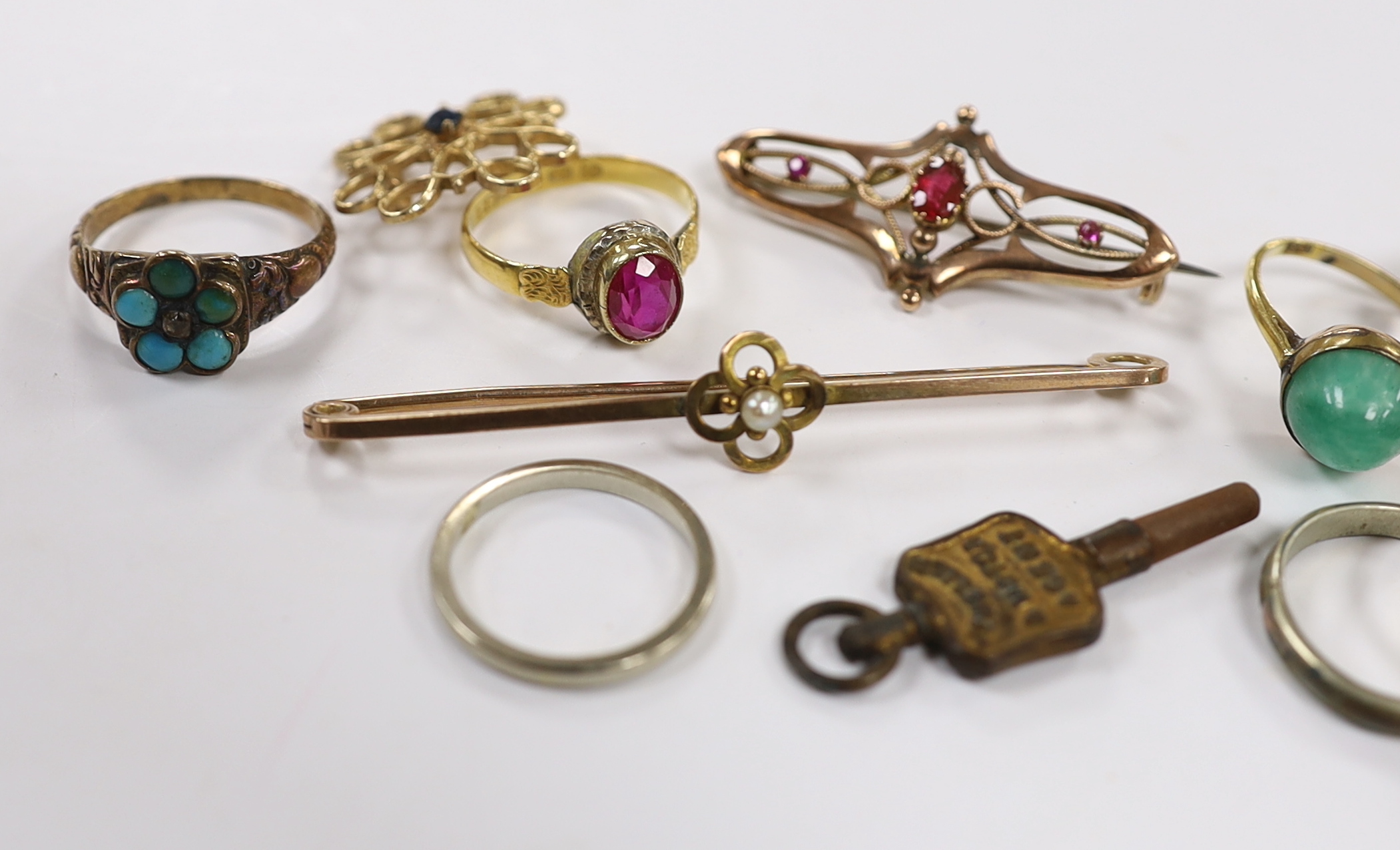 Sundry jewellery including a 22ct gold and synthetic ruby set ring, a 585 ring with cabochon - Image 2 of 4