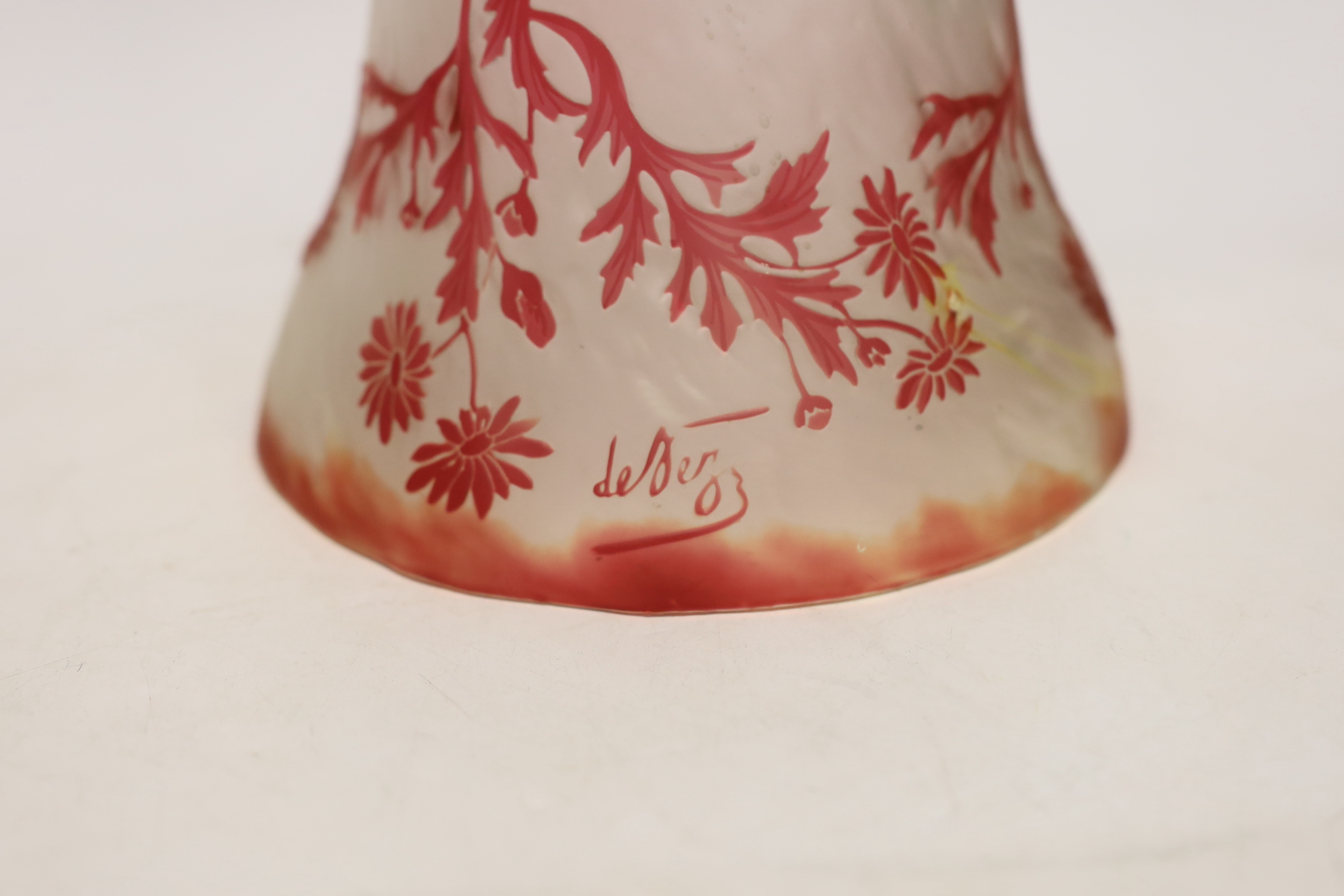 de Vez, an early 20th century cameo glass lamp shade, 25cm - Image 2 of 3