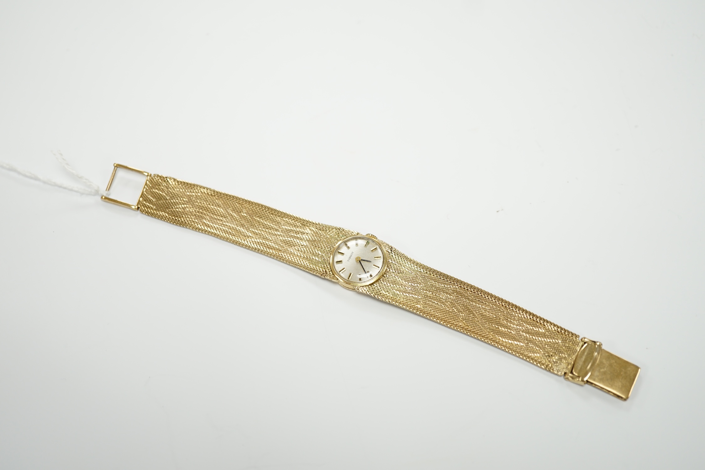 A lady's 9ct gold Tissot manual wind wrist watch, on a 9ct bracelet, 16cm, gross weight 27.9 grams. - Bild 3 aus 5