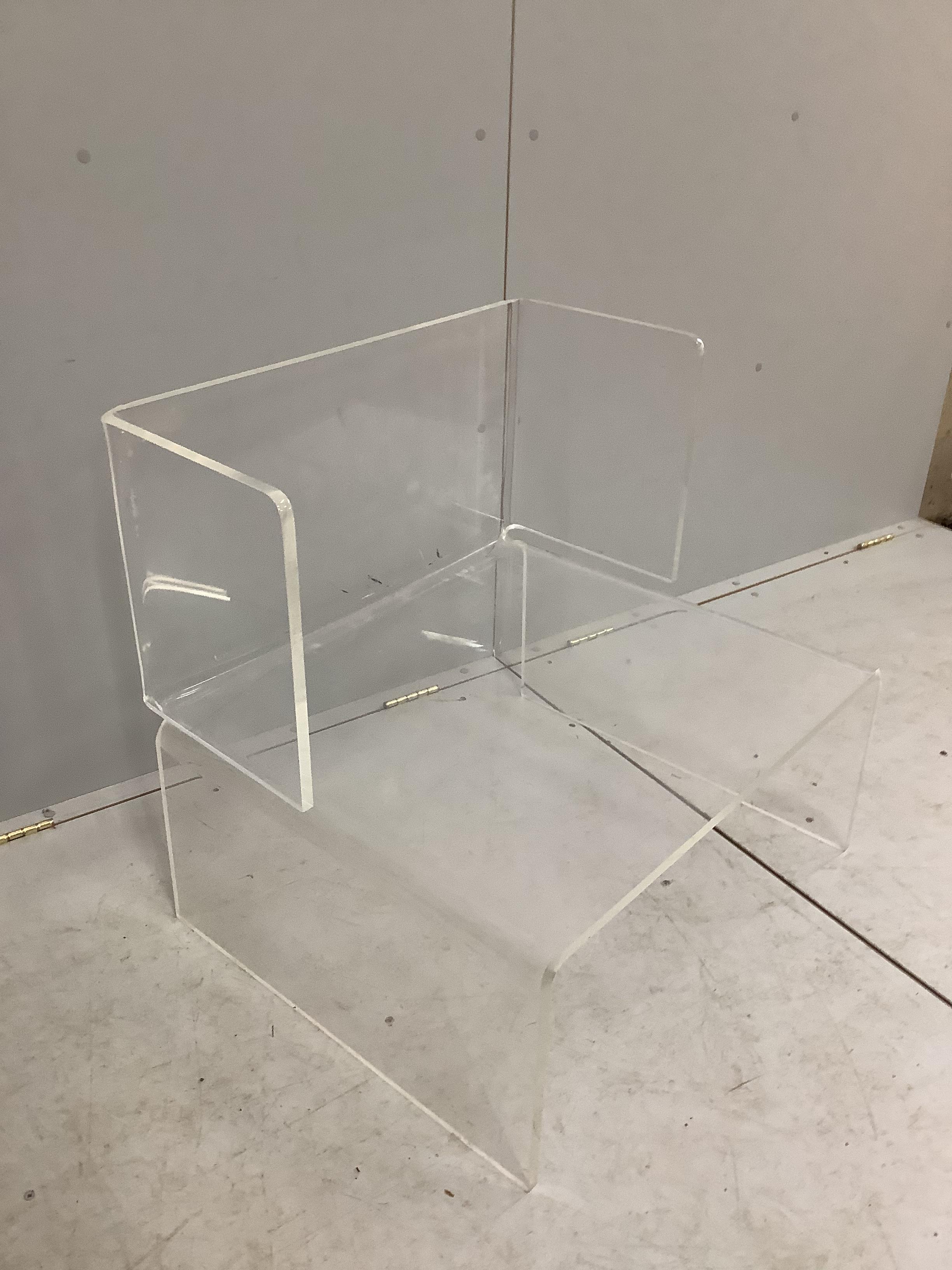 A contemporary mid century Lucite acrylic chair, width 73cm, depth 60cm, height 80cm - Image 4 of 4