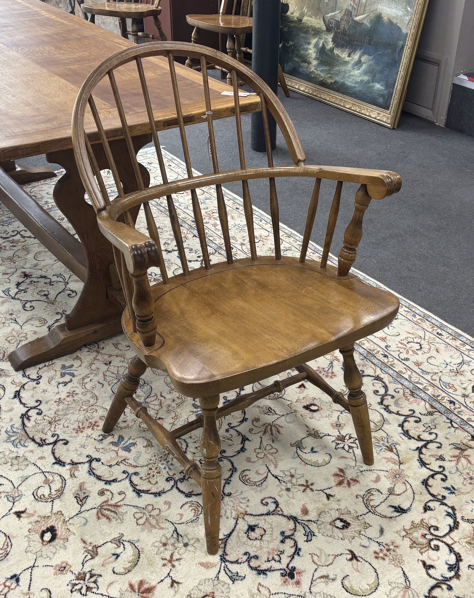 A set of six reproduction Windsor beech comb back dining chairs, two with arms - Image 4 of 4